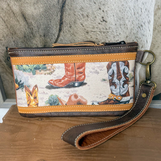Wristlet/Small Bag Organizer with Boots