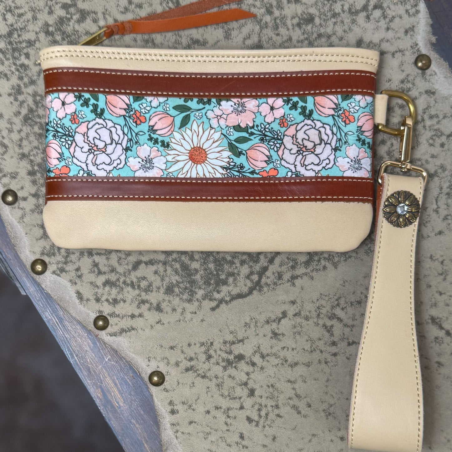 Wristlet/Small Bag Organizer with Wildflowers