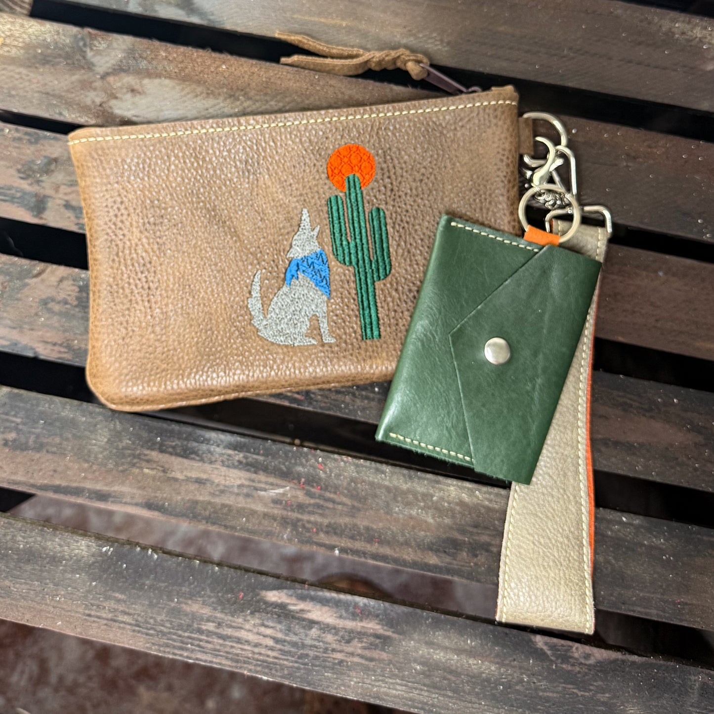 Wristlet Howling Coyote